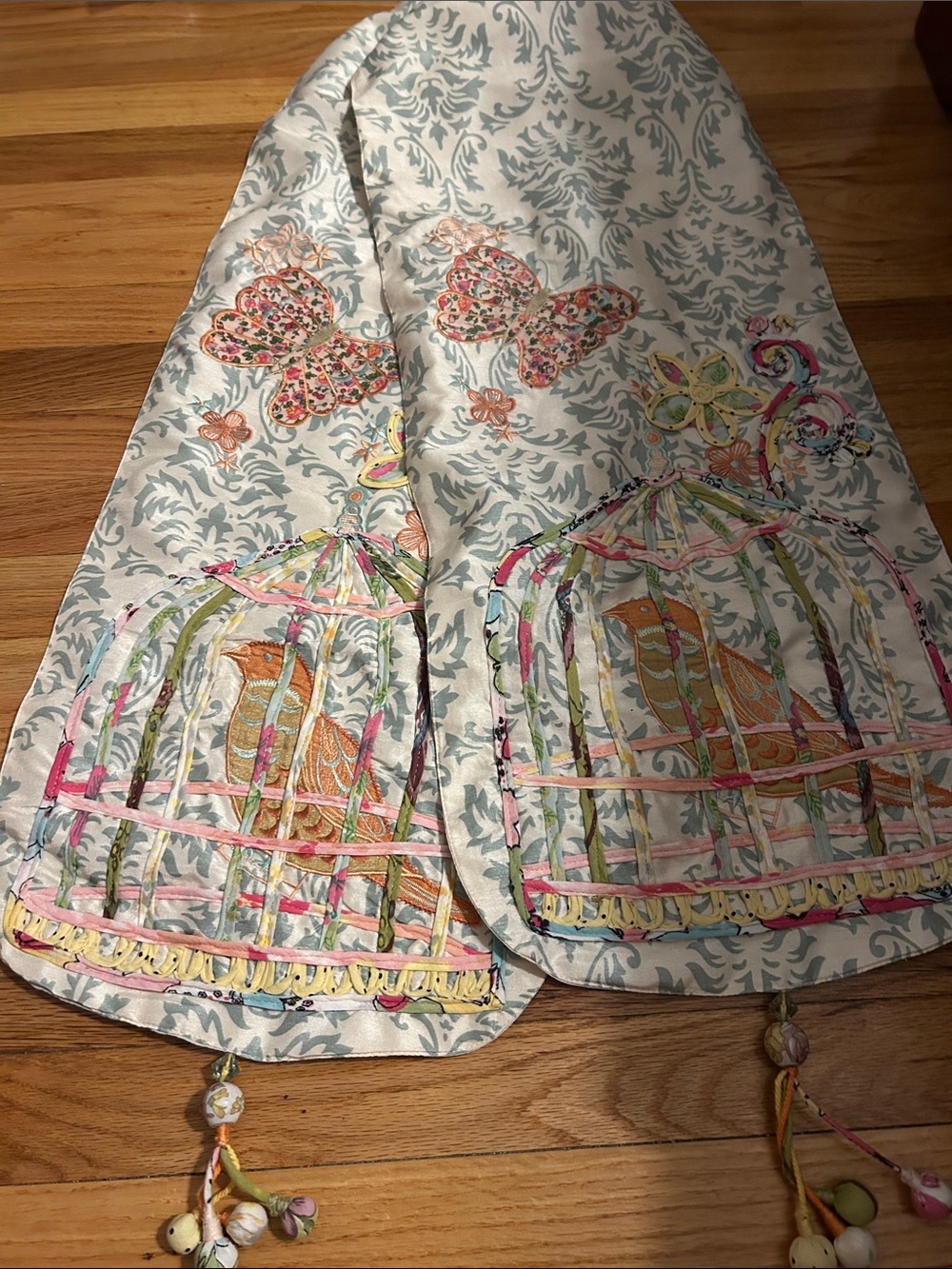 Vintage Embroidered Birdcage table
Runner